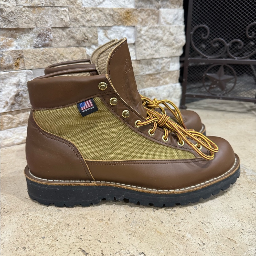 DANNER MEN'S LIGHT KHAKI BROWN HIKING BOOTS 30440 MEN'S SIZE 10 EE "USED ONCE"